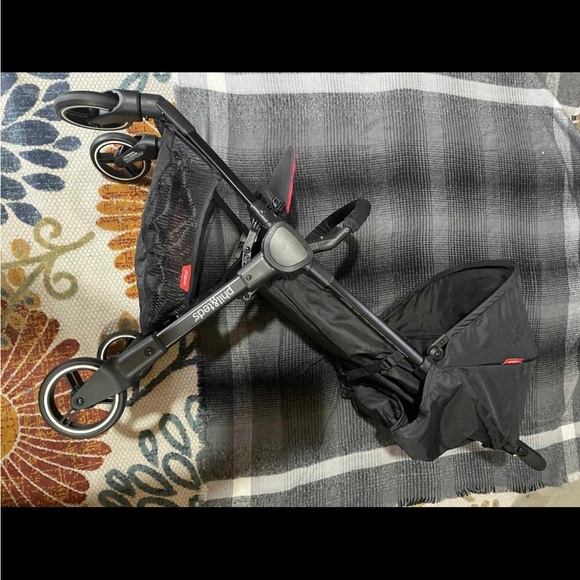 Phil and Ted’s lightweight compact travel stroller go buggy - Picture 4 of 5